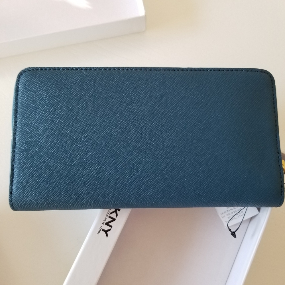 DKNY Saffiano Leather Continental Wallet New - Picture 3 of 6